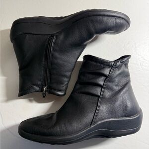 Arcopedico L19 Black Ankle Boots